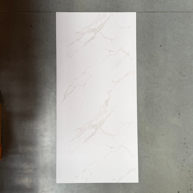 PVC wandpaneel matt marmerlook wit met grijze ader – 2600 x 1220 x 3 mm