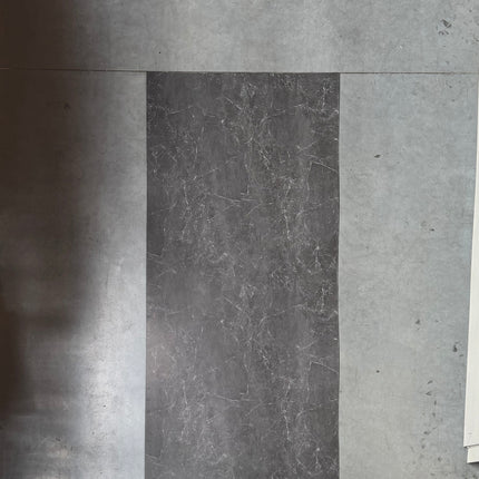 PVC wandpaneel matt marmerlook donkergrijs met witte ader – 2600 x 1220 x 3 mm