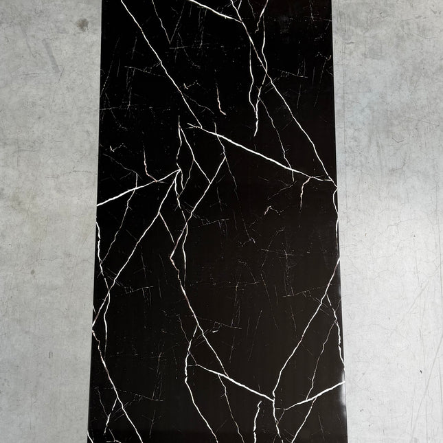 PVC wandpaneel hoogglans marmerlook zwart met witte ader – 2600 x 1220 x 3 mm