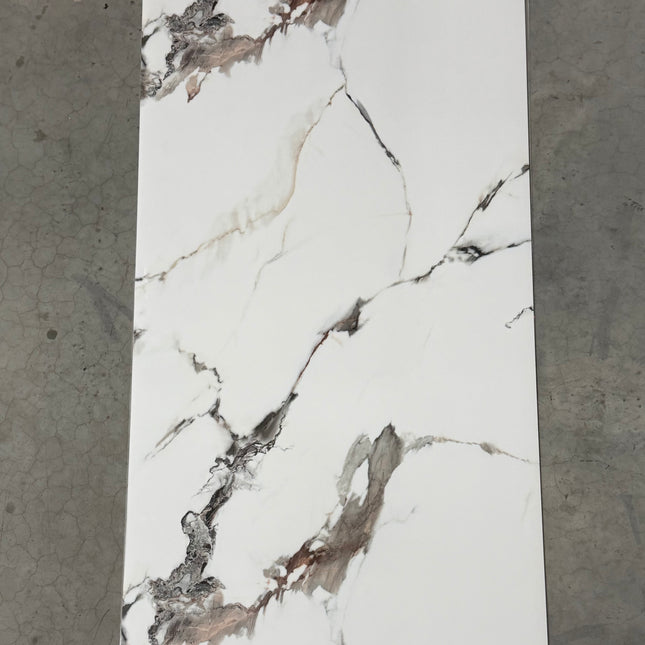 PVC wandpaneel hoogglans marmerlook wit met koperbruine ader – 2600 x 1220 x 3 mm