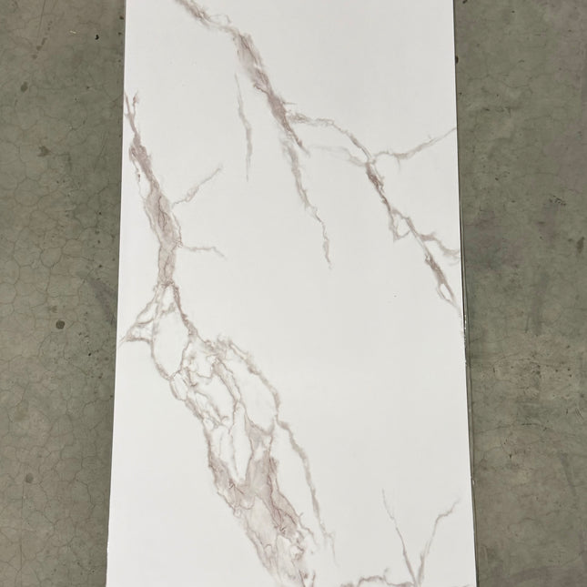 PVC wandpaneel hoogglans marmerlook wit met beige ader – 2600 x 1220 x 3 mm