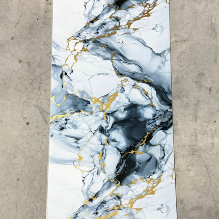 PVC wandpaneel hoogglans marmerlook wit met zwartgrijze en gouden ader – 2600 x 1220 x 3 mm